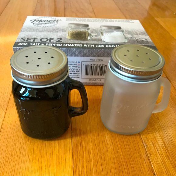 New in box Mason Jar Set of 2 Salt & Pepper Shakers - Picture 1 of 3